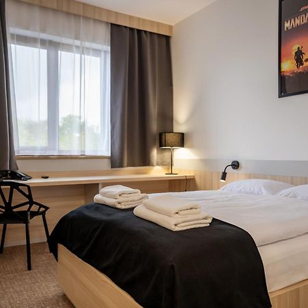 Hotel Dworski Galaktyczny Park Warzymice Exteriér fotografie