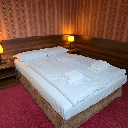 Hotel Dworski Galaktyczny Park Warzymice Exteriér fotografie