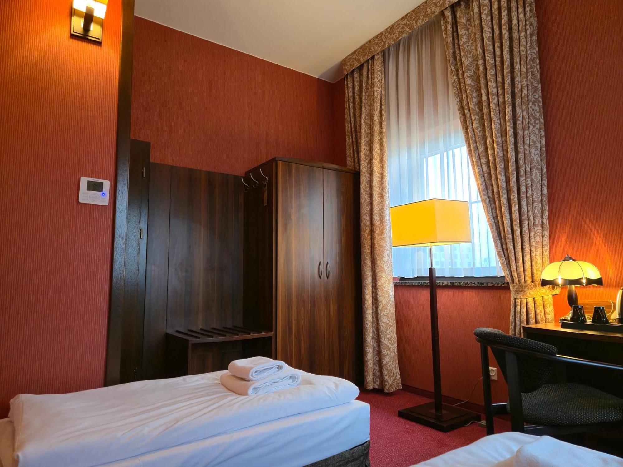 Hotel Dworski Galaktyczny Park Warzymice Exteriér fotografie