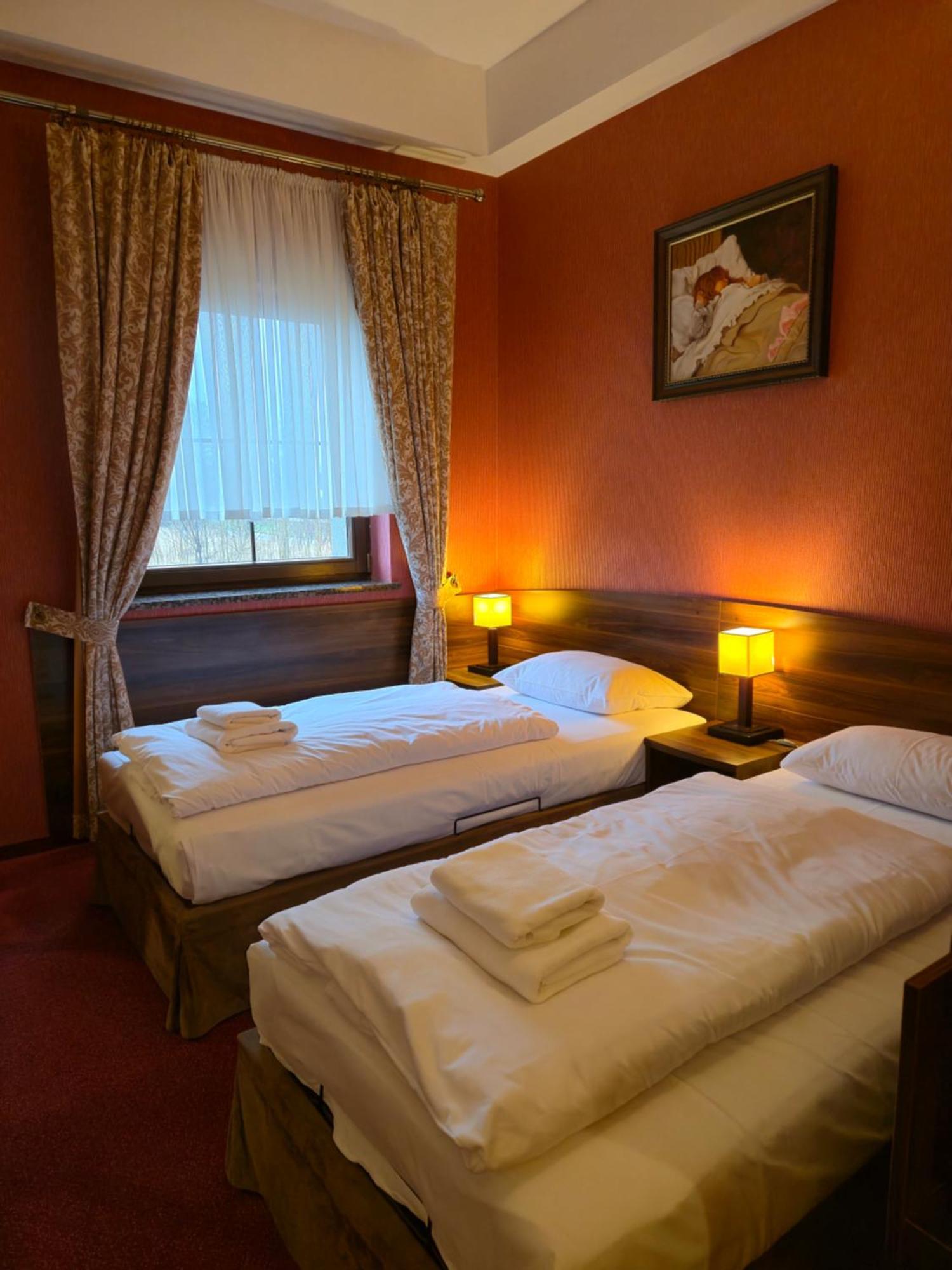 Hotel Dworski Galaktyczny Park Warzymice Exteriér fotografie