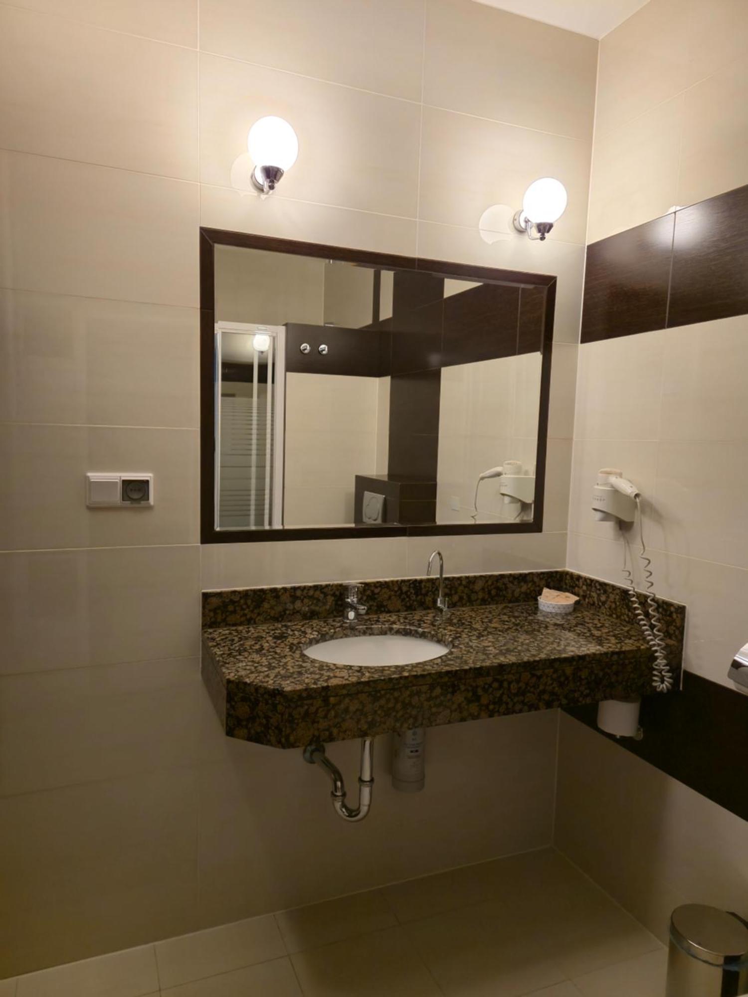 Hotel Dworski Galaktyczny Park Warzymice Exteriér fotografie