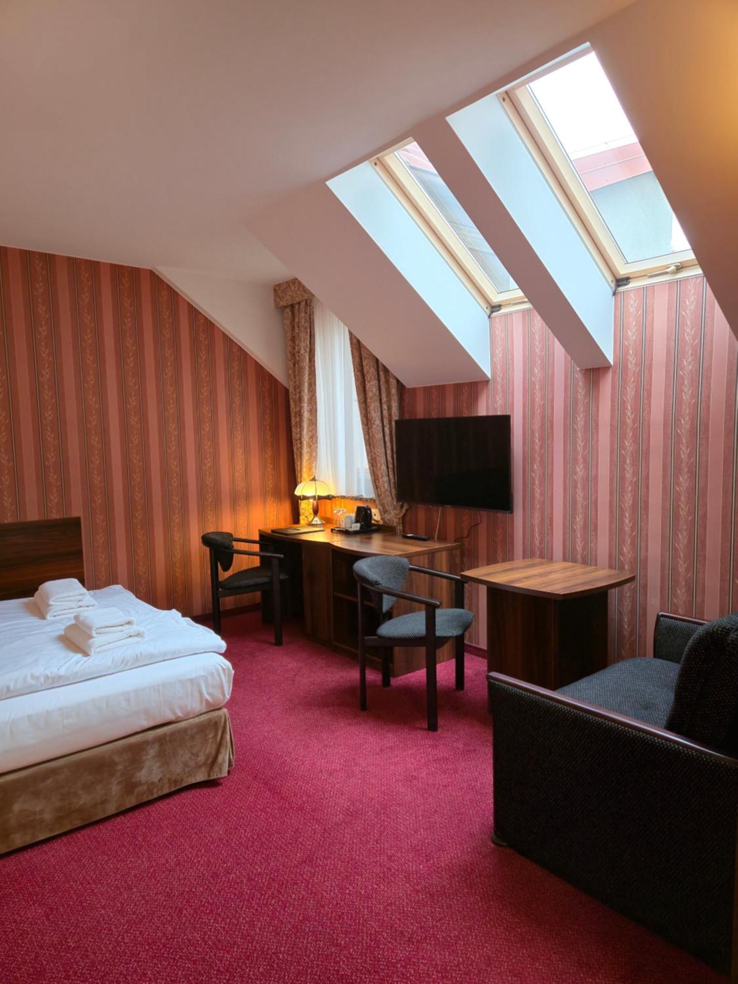 Hotel Dworski Galaktyczny Park Warzymice Exteriér fotografie