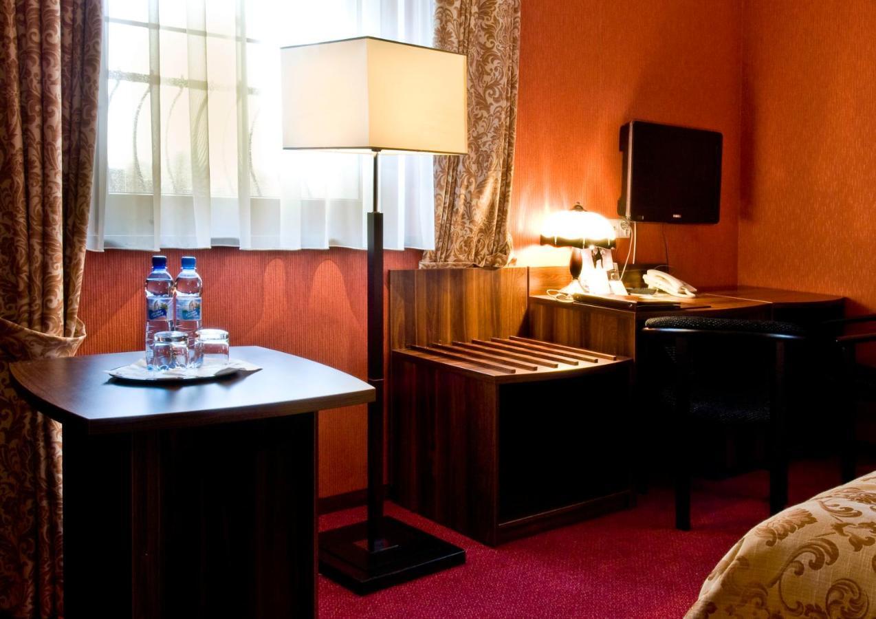 Hotel Dworski Galaktyczny Park Warzymice Pokoj fotografie