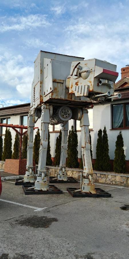 Hotel Dworski Galaktyczny Park Warzymice Exteriér fotografie